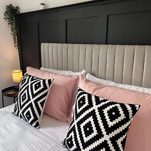 Queen Room Garden View
